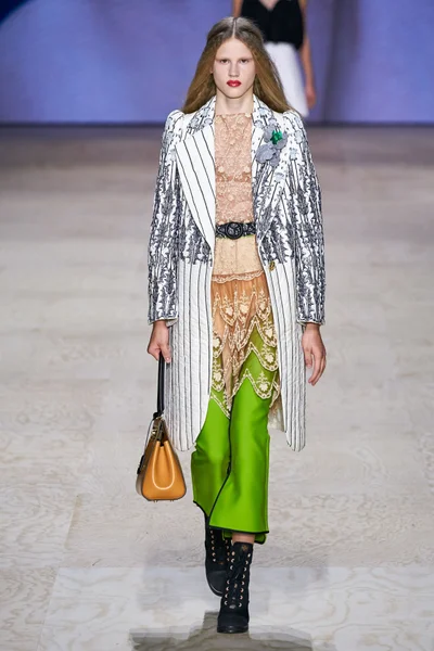 Look 37